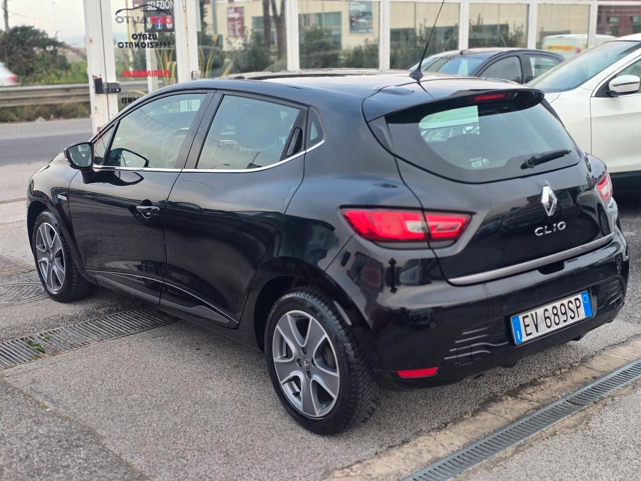 Renault Clio 1.2 75CV 5 porte Costume National