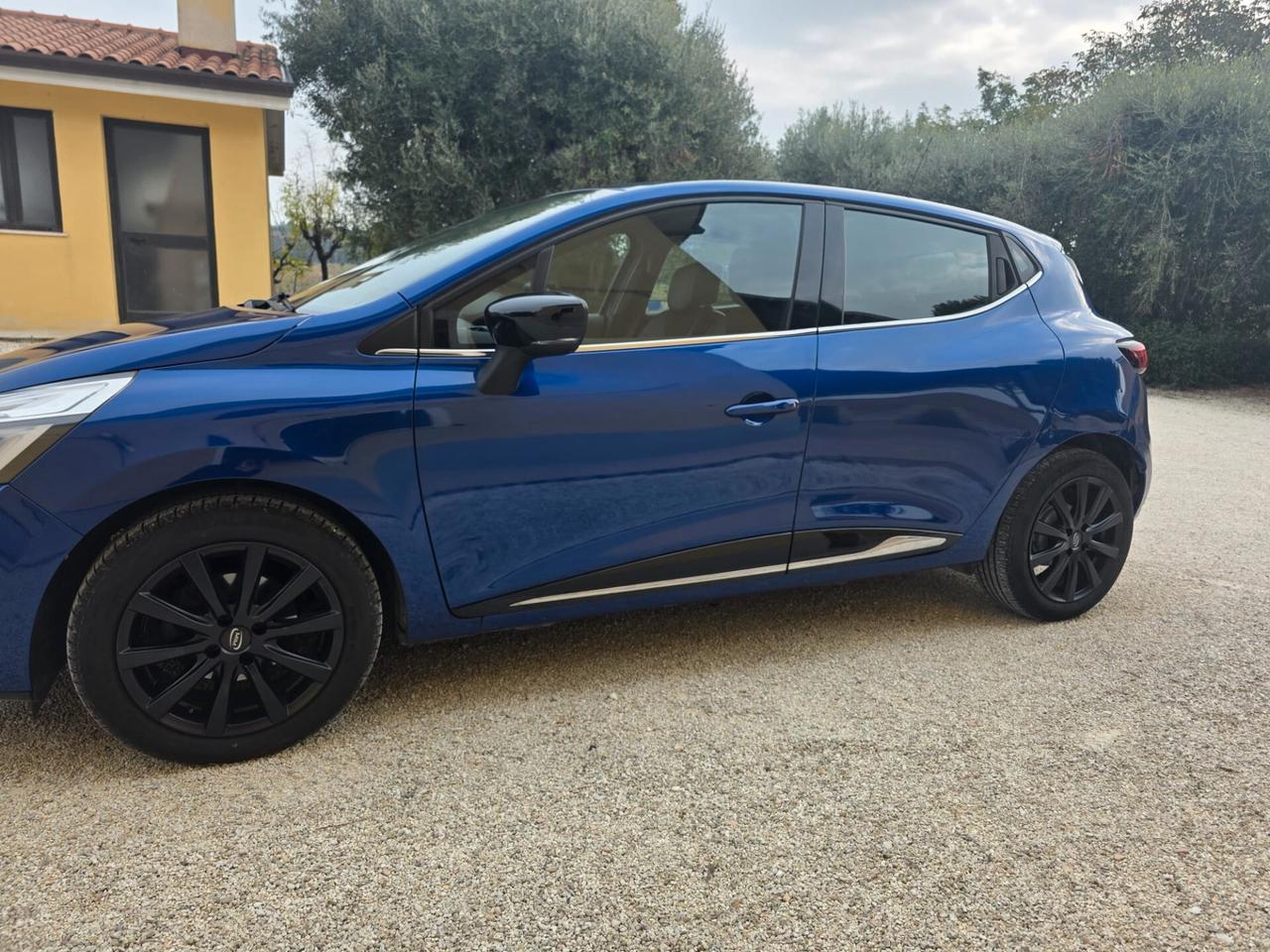 Renault Clio TCe 12V 75 CV 5 porte Moschino Zen