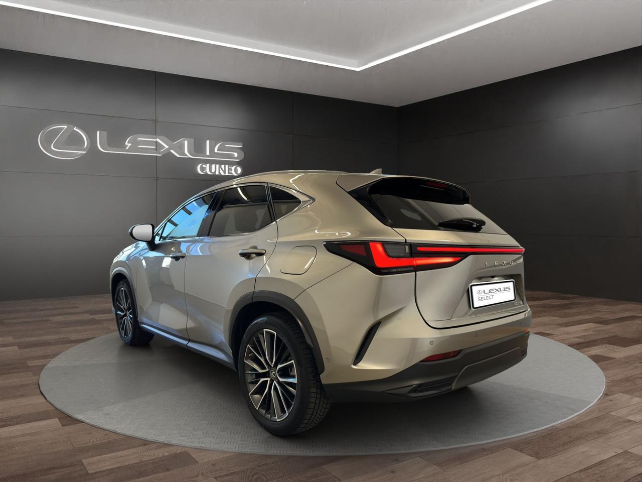 Lexus NX 350h 2.5 Luxury 4wd 244cv e-cvt