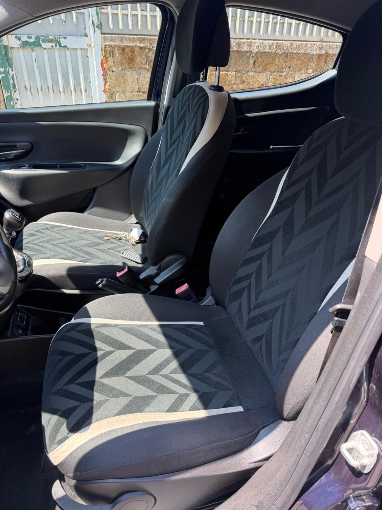 Lancia Ypsilon 1.2 69 CV 5 porte Silver