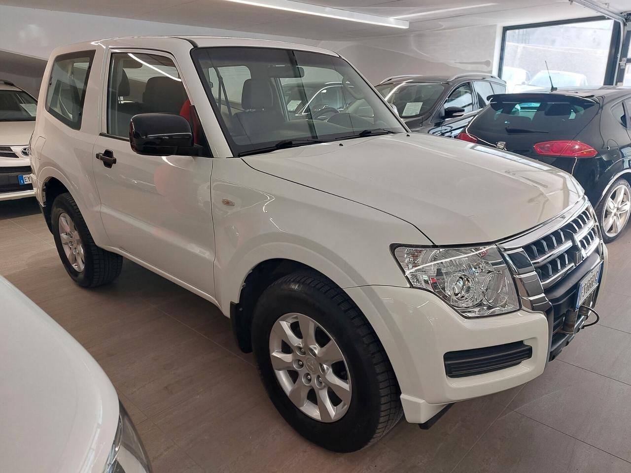 Mitsubishi Pajero 3.2 DI-D 4x4 100TH gancio verricello