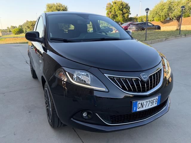 LANCIA Ypsilon HYBRID GOLD+NAVI+SENSORI+5POSTI+LED