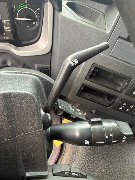 Motrice Renault Premium 460