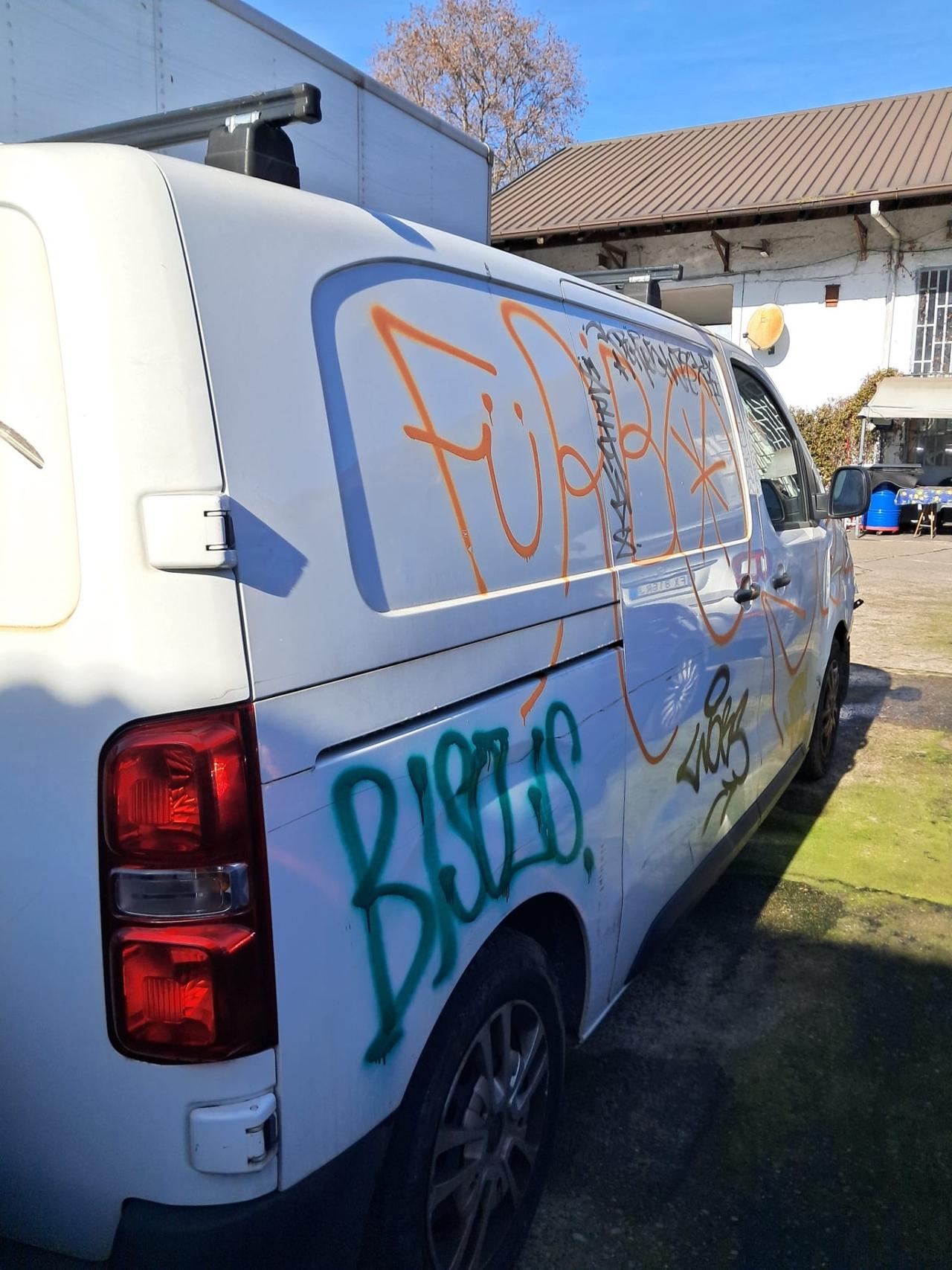 Opel Vivaro 1.5 Diesel 3p Incidentato