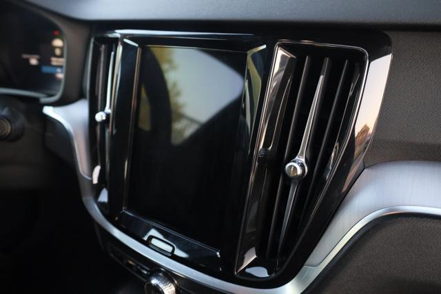 VOLVO V60 NON MARCIANTE B3 automatico Essential PREZZO NETTO