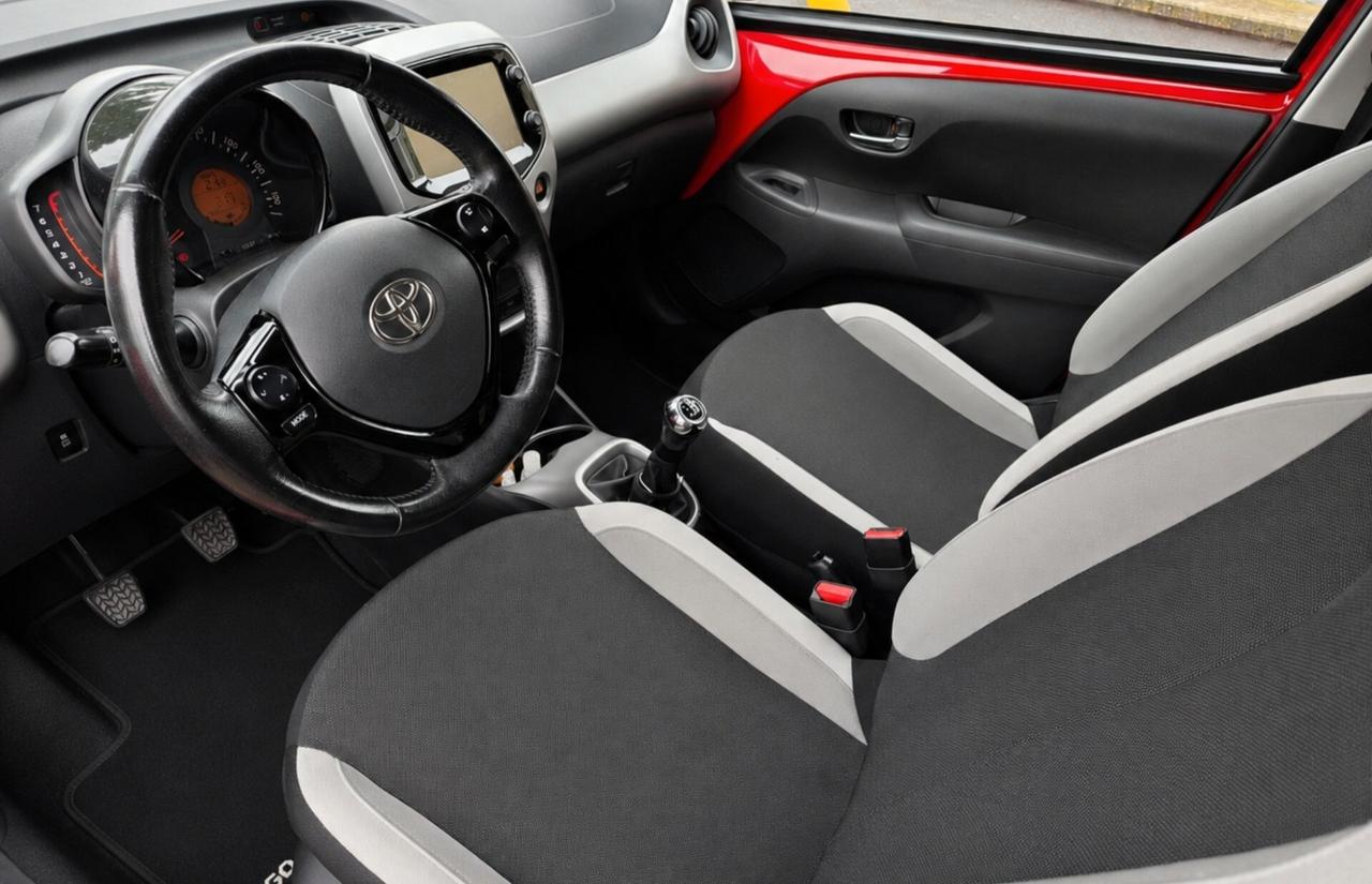 Toyota Aygo 1.0 69 CV 5 porte x-play