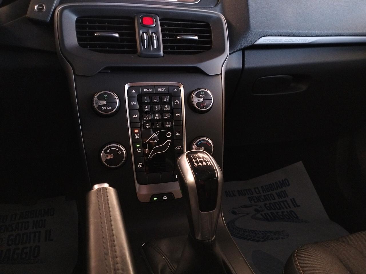Volvo V40 Cross Country D2 Business Plus - NEOPATENTATI