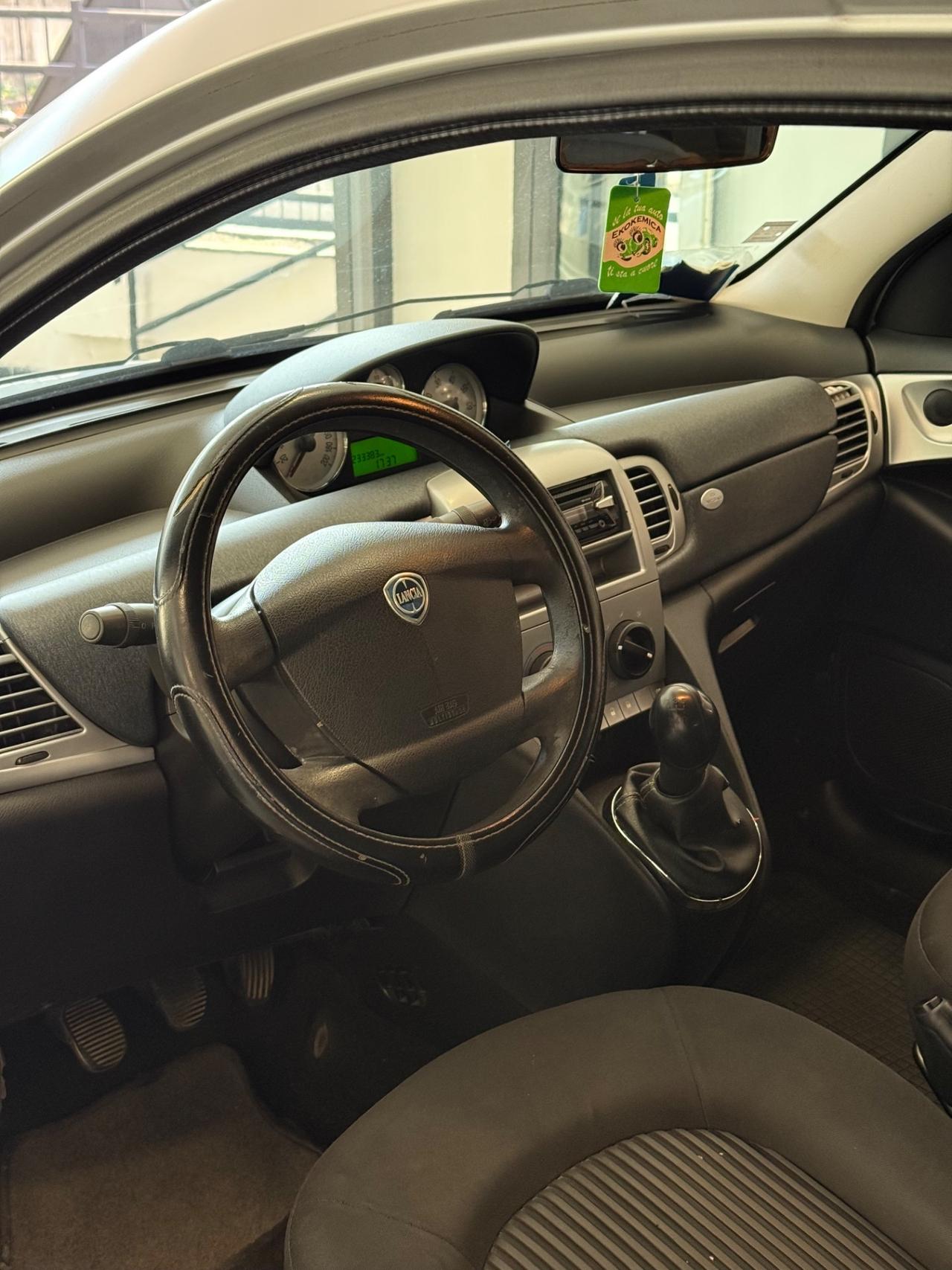 Lancia Ypsilon 1.3 MJT 75 CV Elle