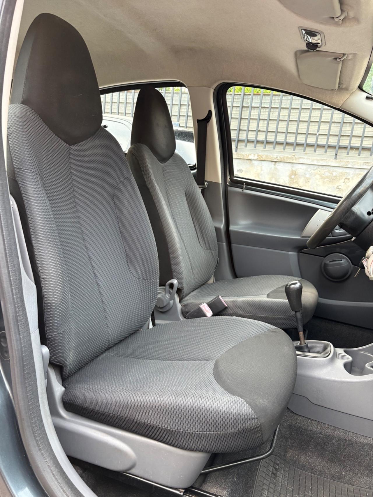 Toyota Aygo 1.0 benz. 5 porte splendide condizioni