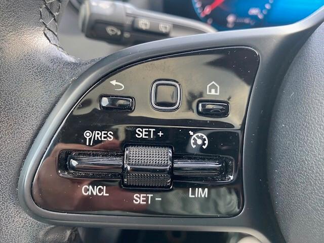 MERCEDES BENZ GLA 200 D AUTOMATIC BUSINESS EXTRA - 12 MESI GARANZIA - IVA ESPOSTA