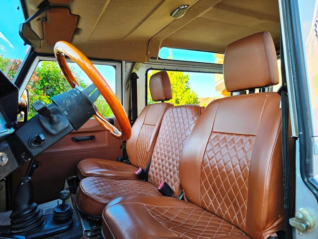 Land Rover Defender 90 TDI 200 RESTAURATA!