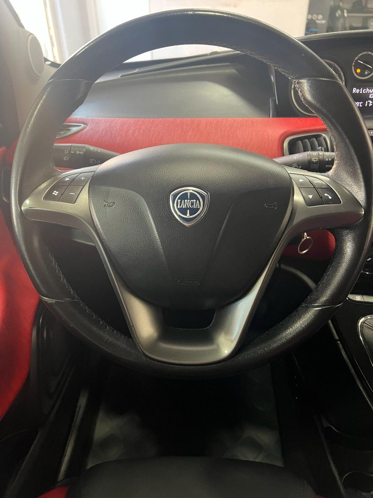 Lancia Ypsilon 1.2 69 CV 5 porte S&S Black&Red