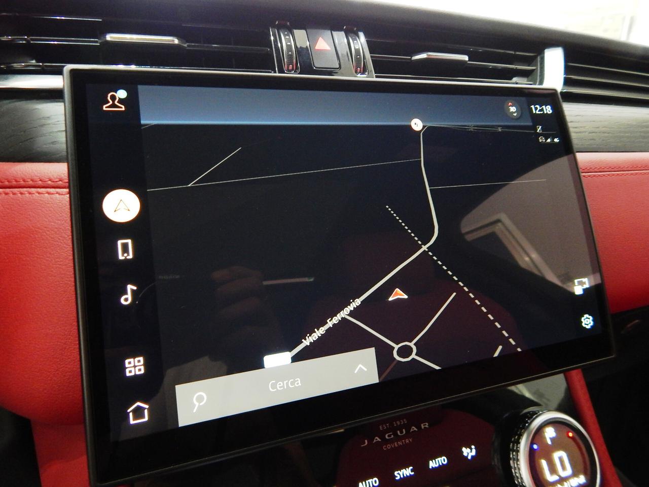 Jaguar F-Pace 2.0d i4 mhev R-Dynamic Black AWD 204cv Aut. TETTO-PELLE ROSSA-NAVI-LED