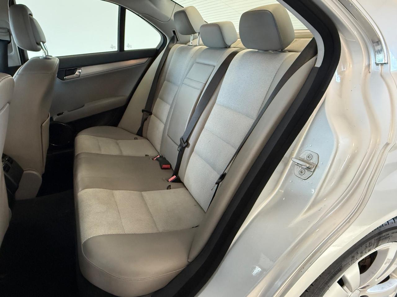 Mercedes-benz C 220 CDI BlueEFFICIENCY Avantgarde