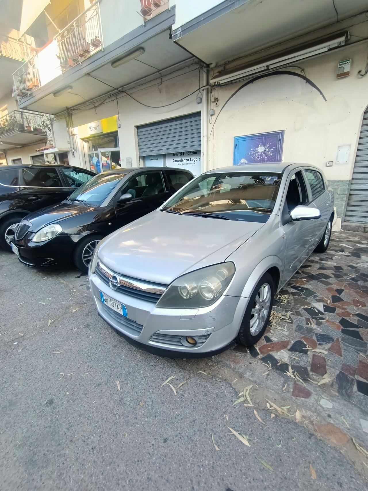 Opel Astra 1.3 CDTI 5 porte € 2.600 TRATTABILI .