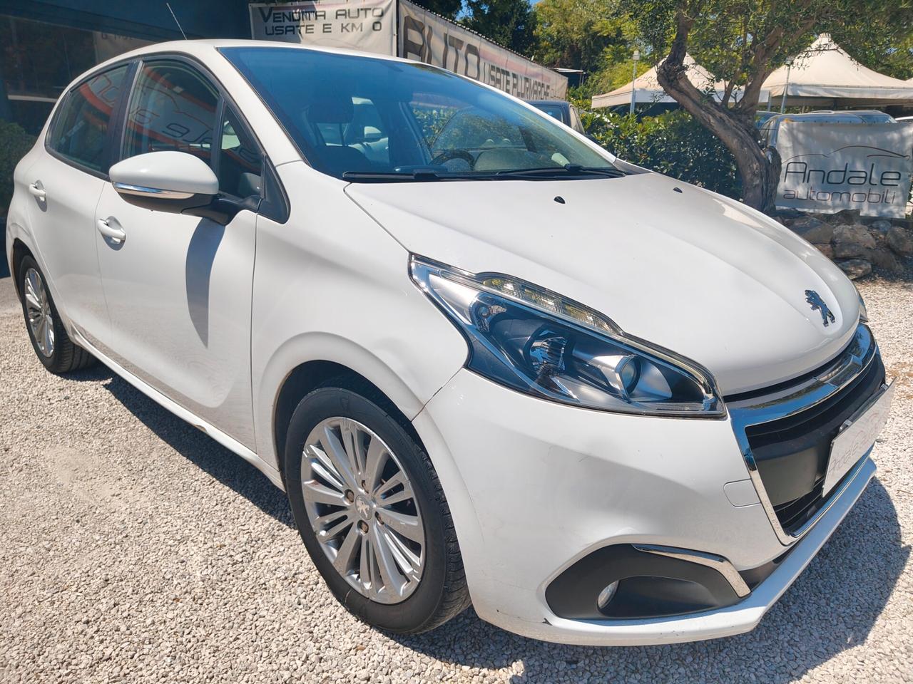 Peugeot 208 1200 5 porte Allure solo 85000km 24