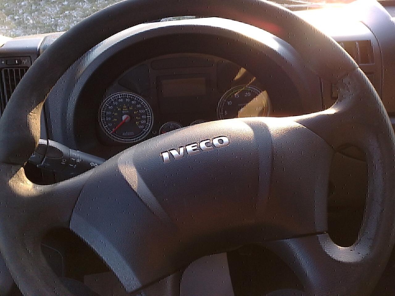 Iveco Eurocargo 75E18 Cassone fisso con grù - 2010