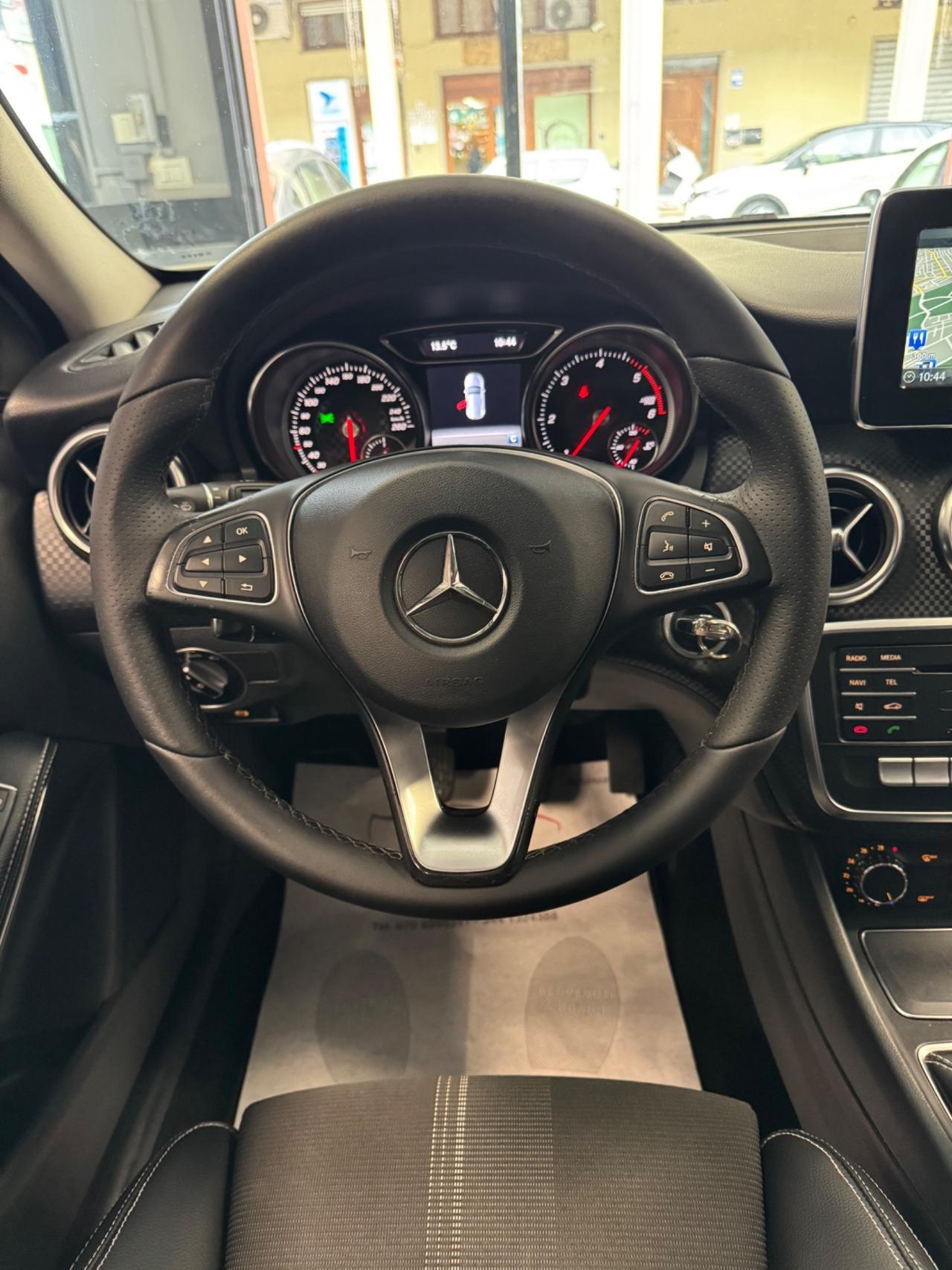 Mercedes-benz A 180 d Sport Finanziabile