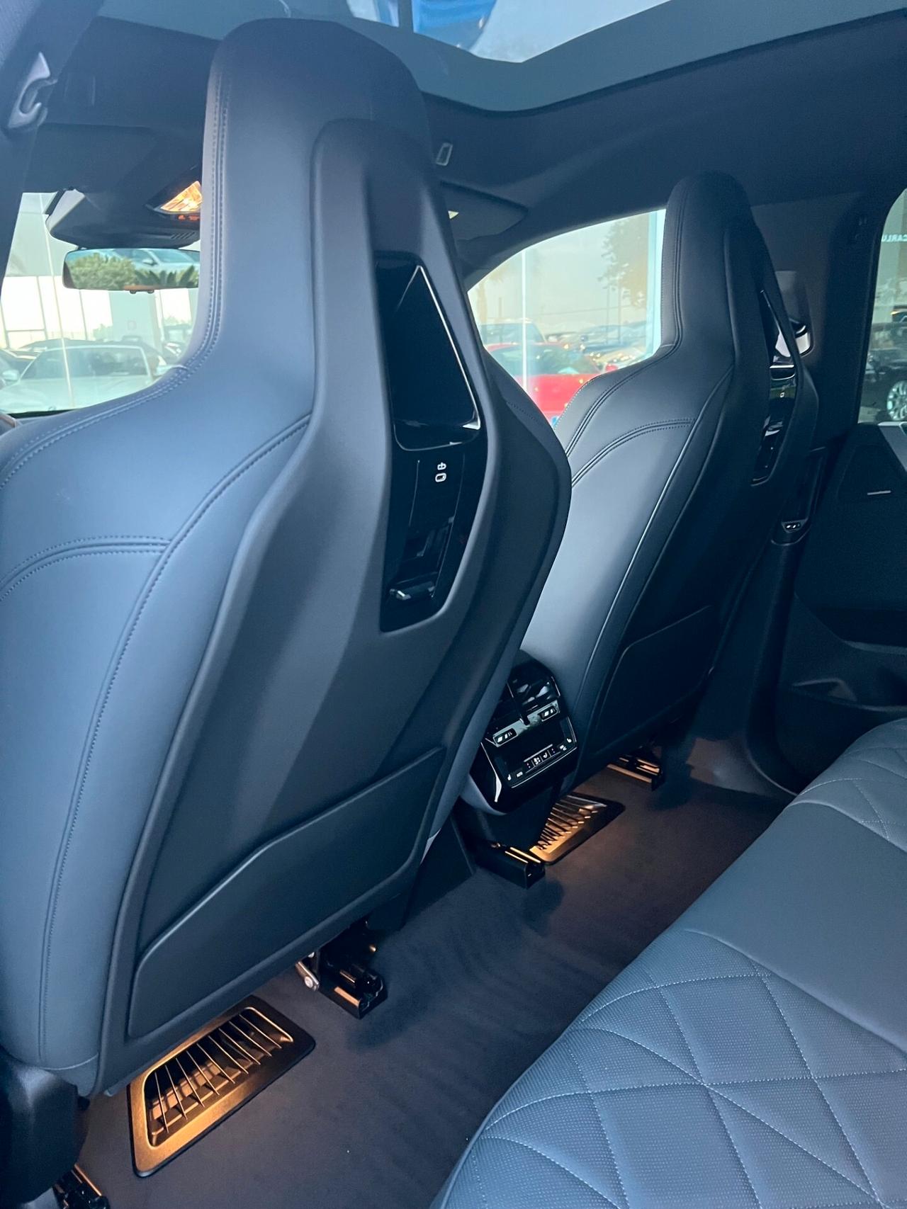 Bmw IX xDrive 45 Msport Pro possibilità noleggio no scoring