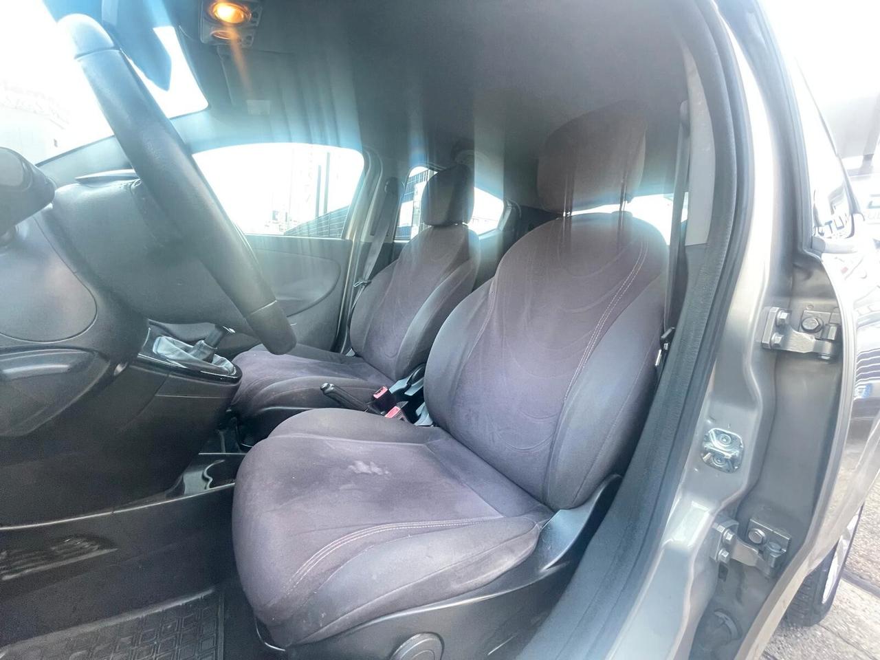 Lancia Ypsilon 0.9 TwinAir 85 CV 5 porte Metano Ecochic Elefantino