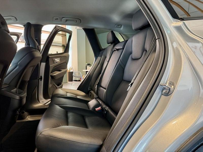 Volvo XC60 B4 automatico Plus Dark