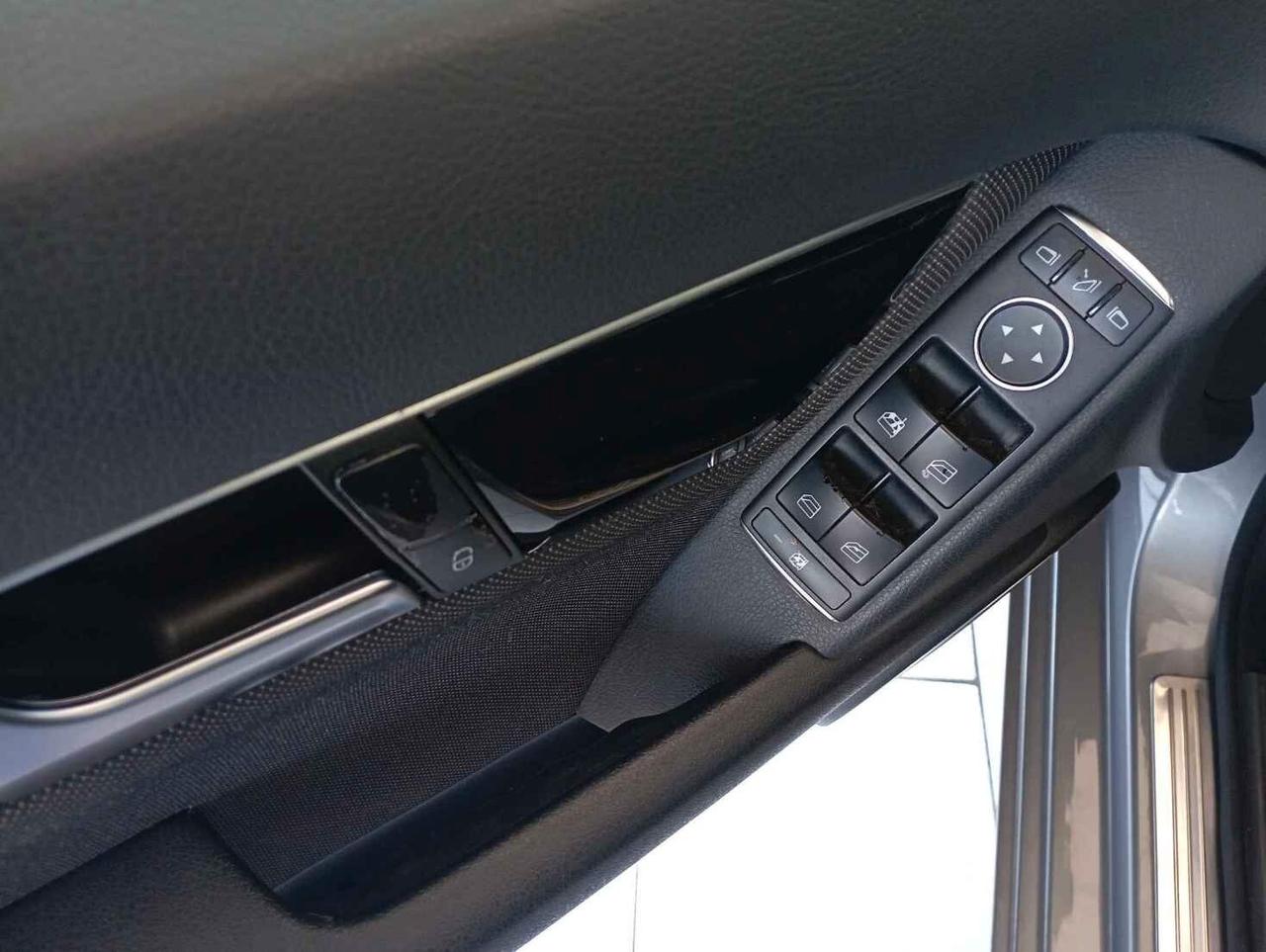 Mercedes-benz C 200 220 CDI BlueEFFICIENCY Elegance