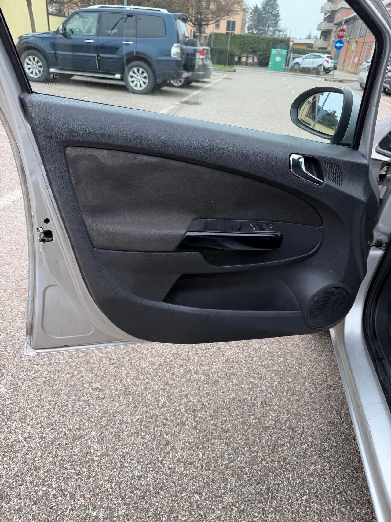 Opel Corsa 1.2 Gpl - NEOPATENTATI - 12 MESI DI GARANZIA -