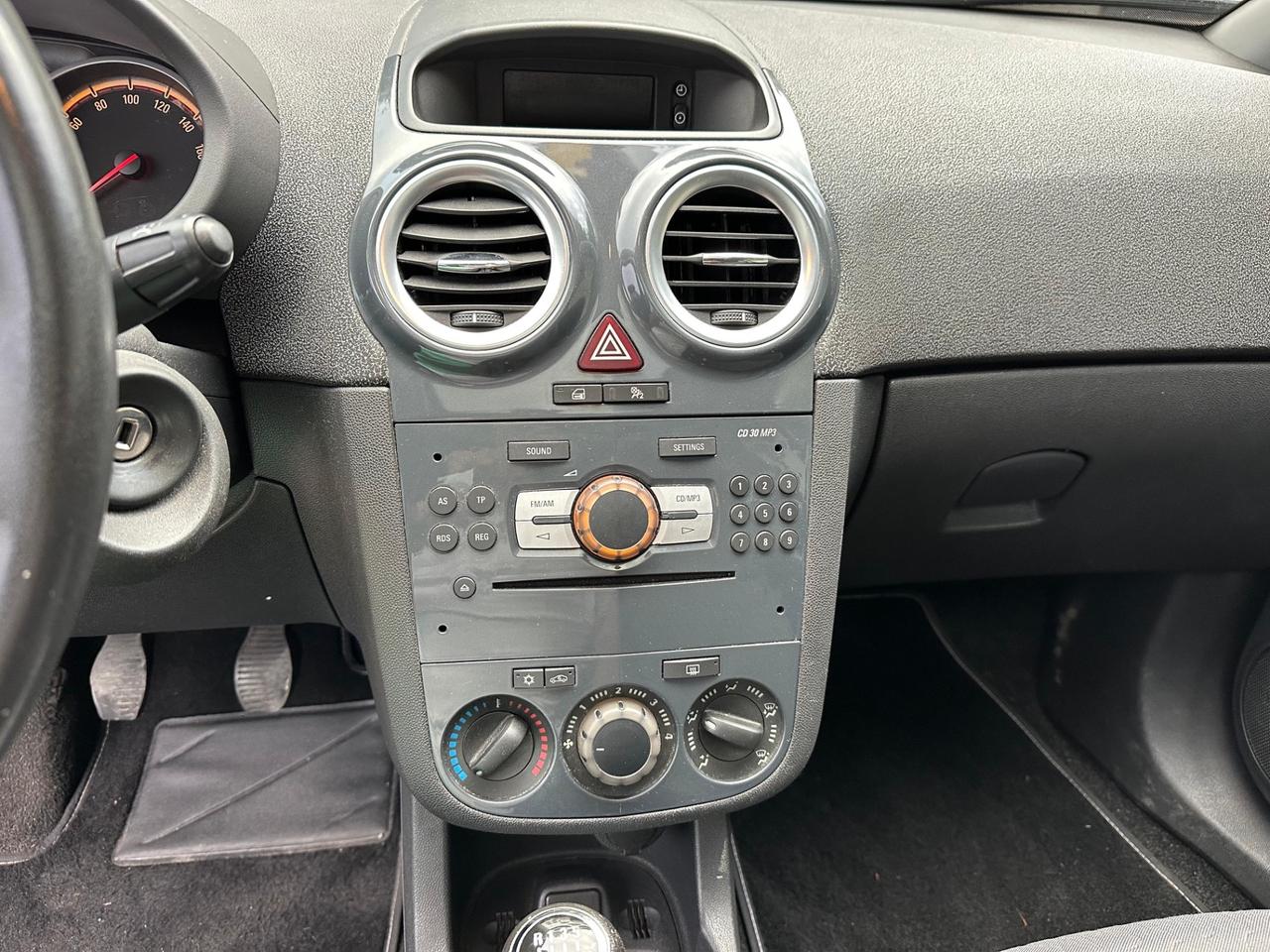 Opel Corsa 1.2 5 porte Cosmo NEOPATENTATI