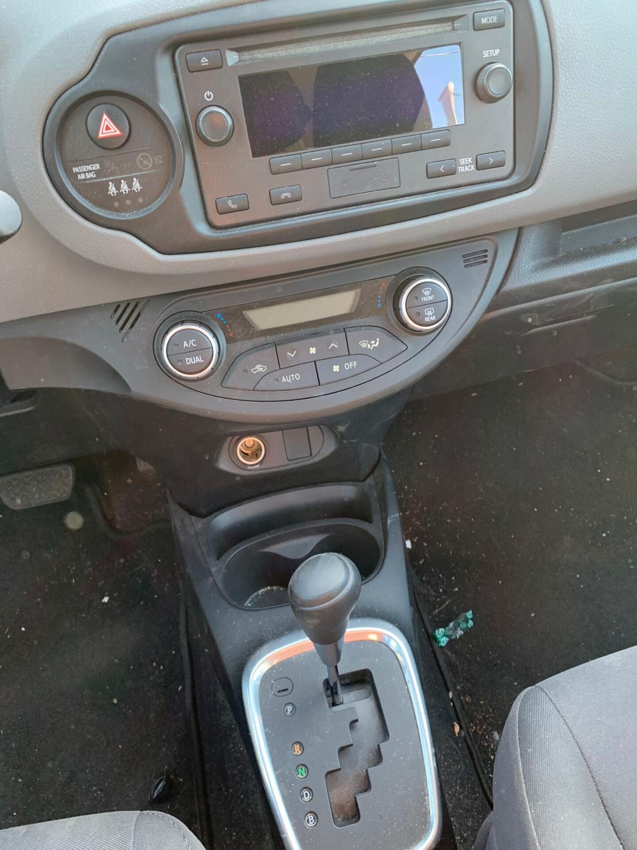 Toyota Yaris 1.5 Hybrid 26.000km sinistrata Airbag ok