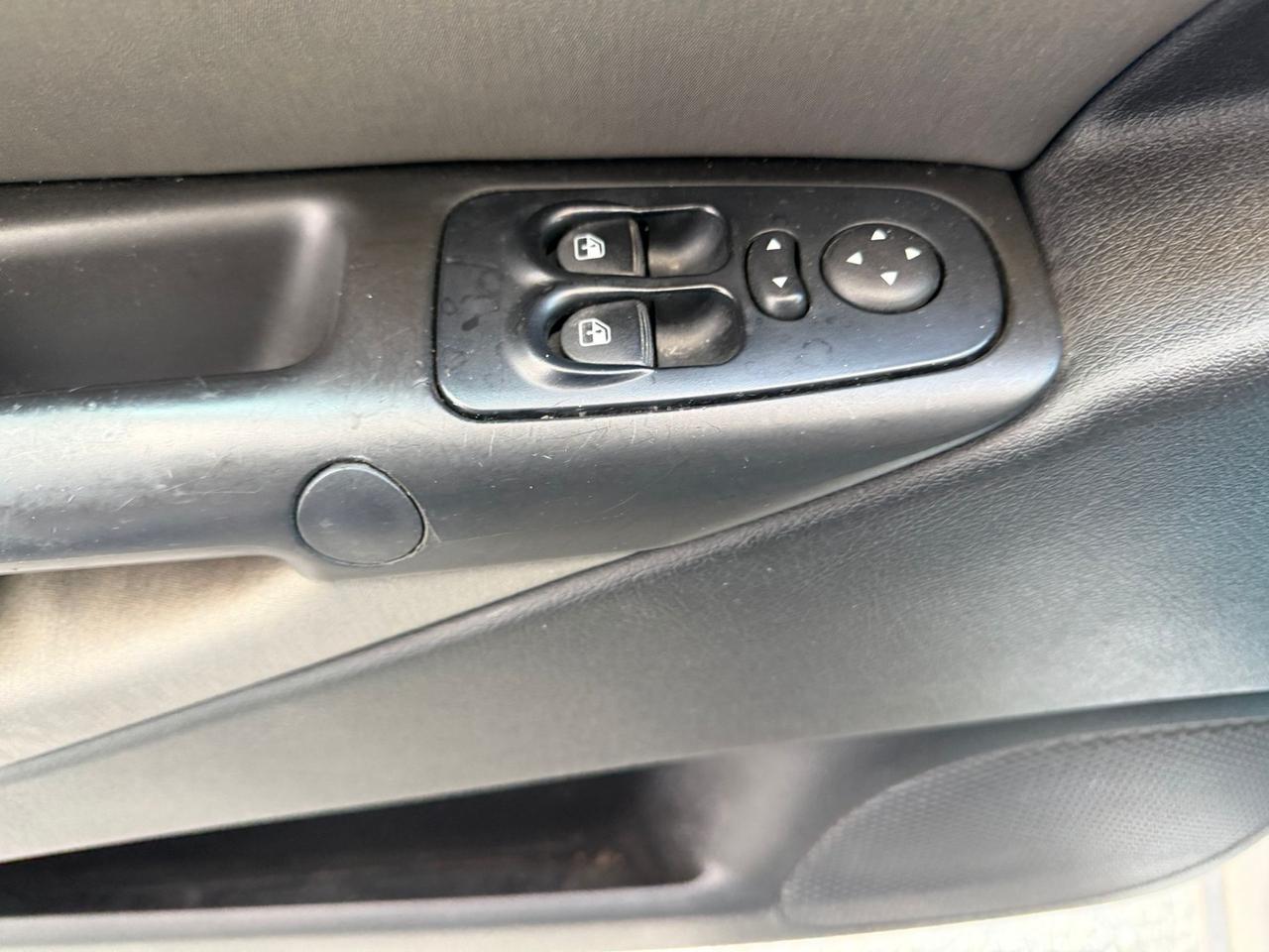 Lancia Ypsilon 1.3 MJT 75 CV Argento