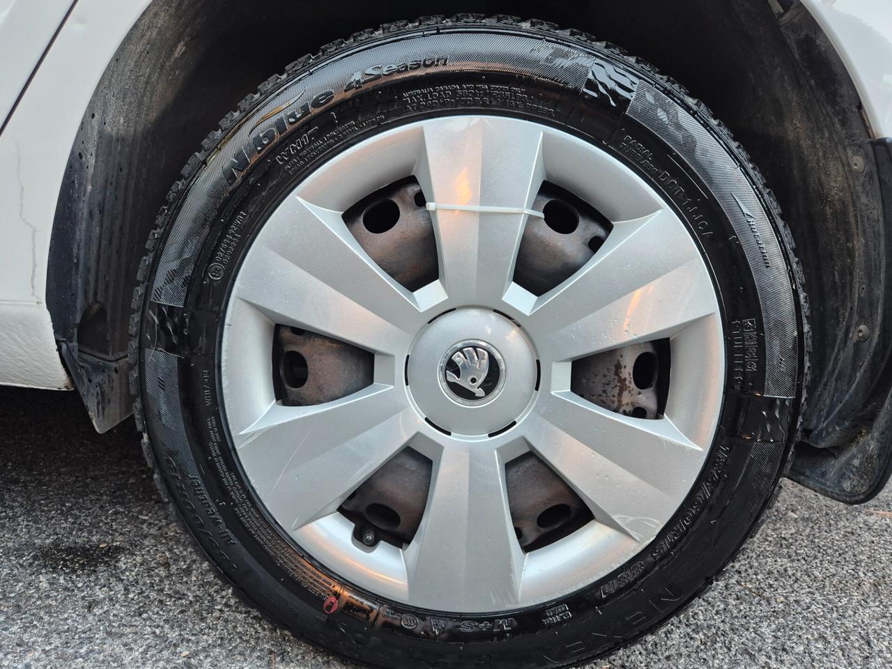 Skoda Fabia GANCIO TRAINO CARRELLO