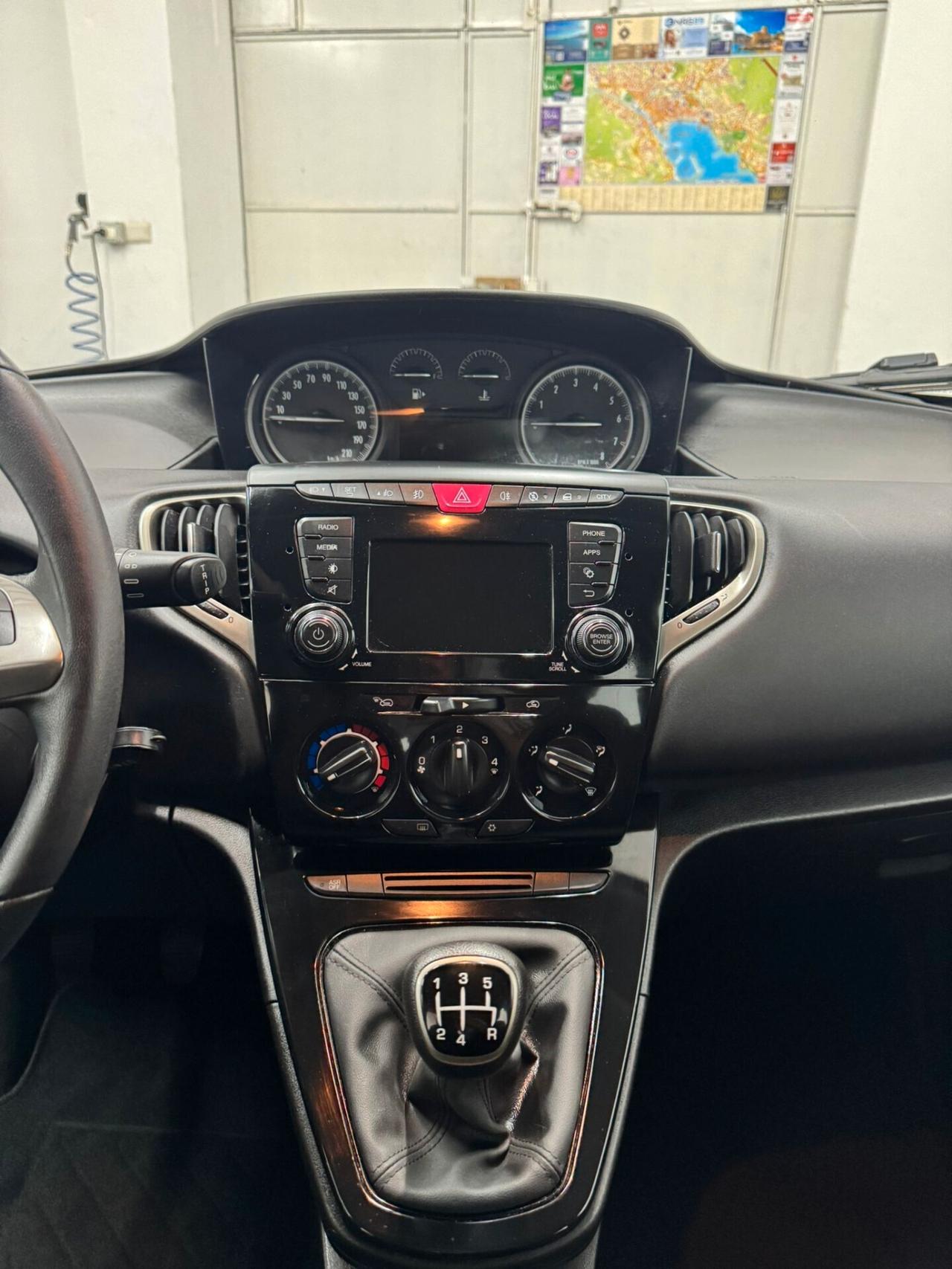 Lancia Ypsilon 1.2 69 CV 5 porte S&S Platinum