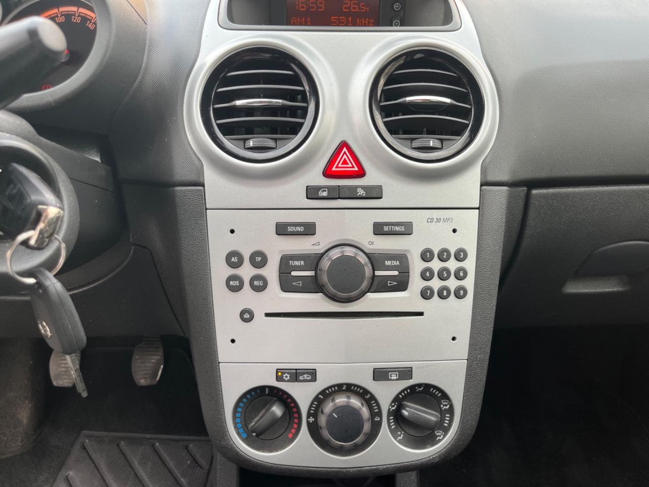 Opel Corsa 1.3d 2013 142.000km catena appena sostituita