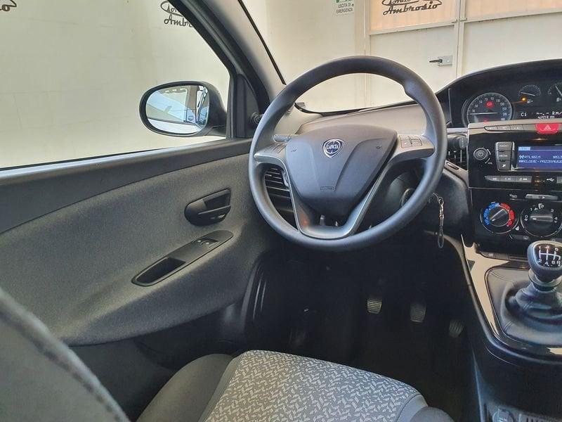 Lancia Ypsilon 1.0 FireFly S&S Hybrid Silver ECOCHIC TUA DA 119,00 AL MESE