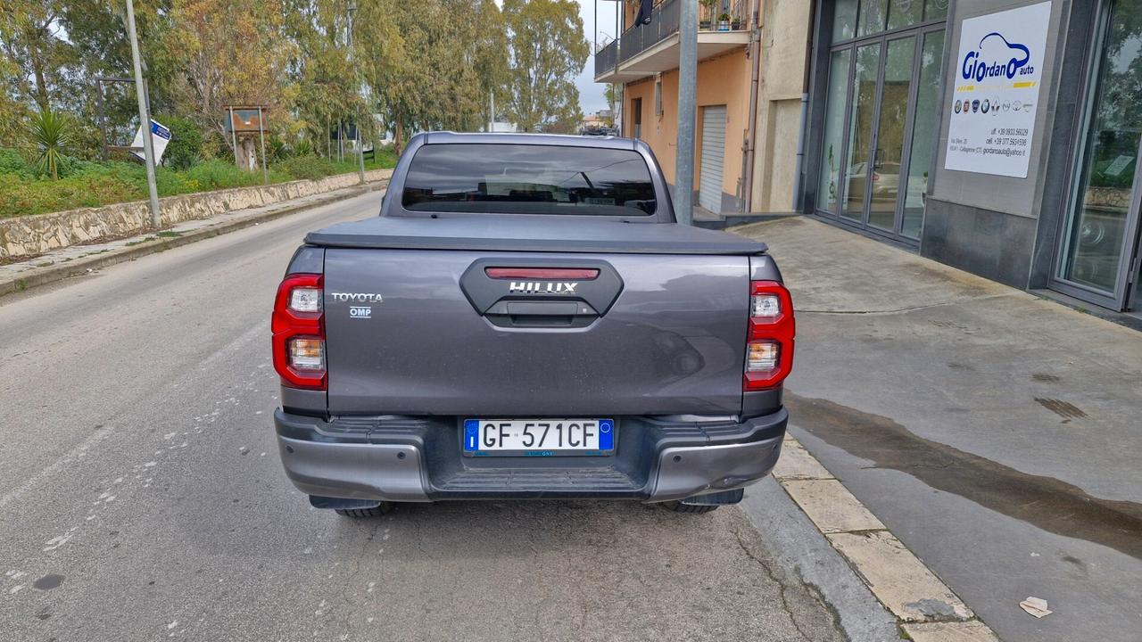 Toyota Hilux 2.4 D-4D A/T 4WD 4 porte Double Cab Invincible