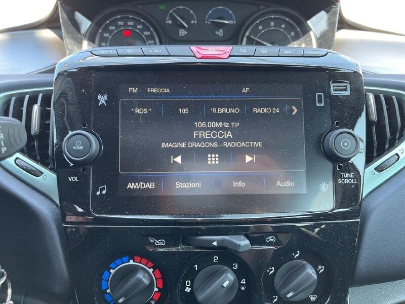 Lancia Ypsilon NUOVA My24 402 Platino 1.0
