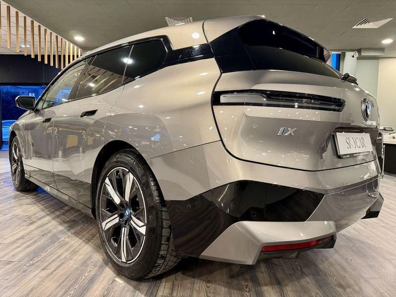 BMW iX iX xDrive40 Pacchetto Sportivo