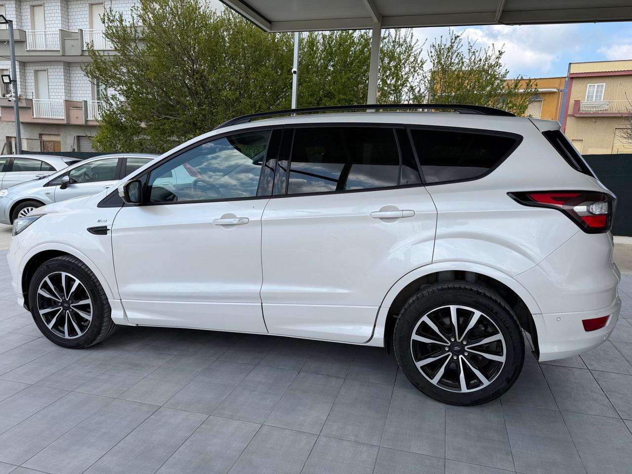 Ford Kuga 1.5 TDCI 120 CV S&S 2WD Powershift ST-Line