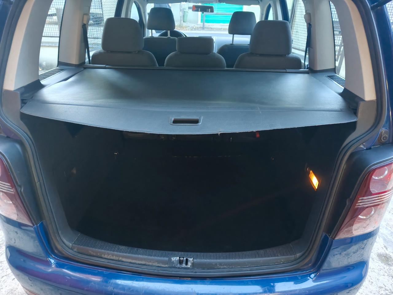 Volkswagen Touran 1.6 Conceptline