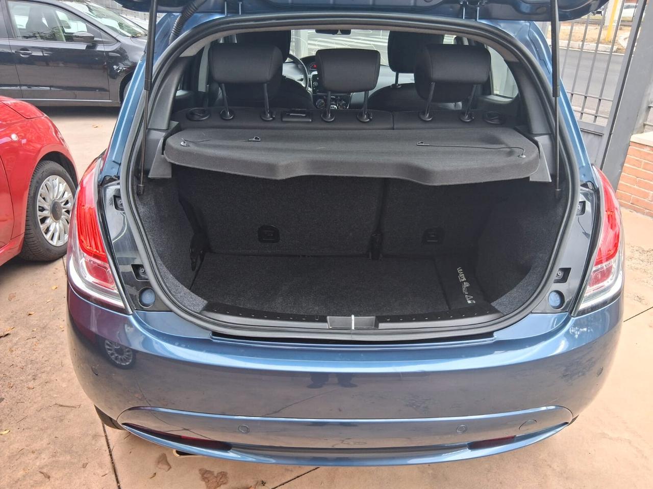 Lancia Ypsilon 1.0 FireFly 5 porte S&S Hybrid Ecochic A. Ferretti