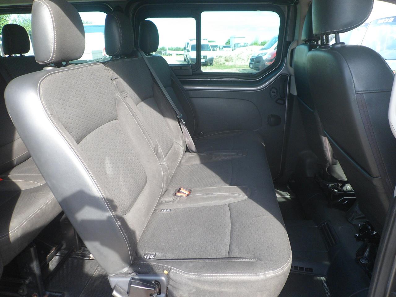 Opel Vivaro 9 posti maxi