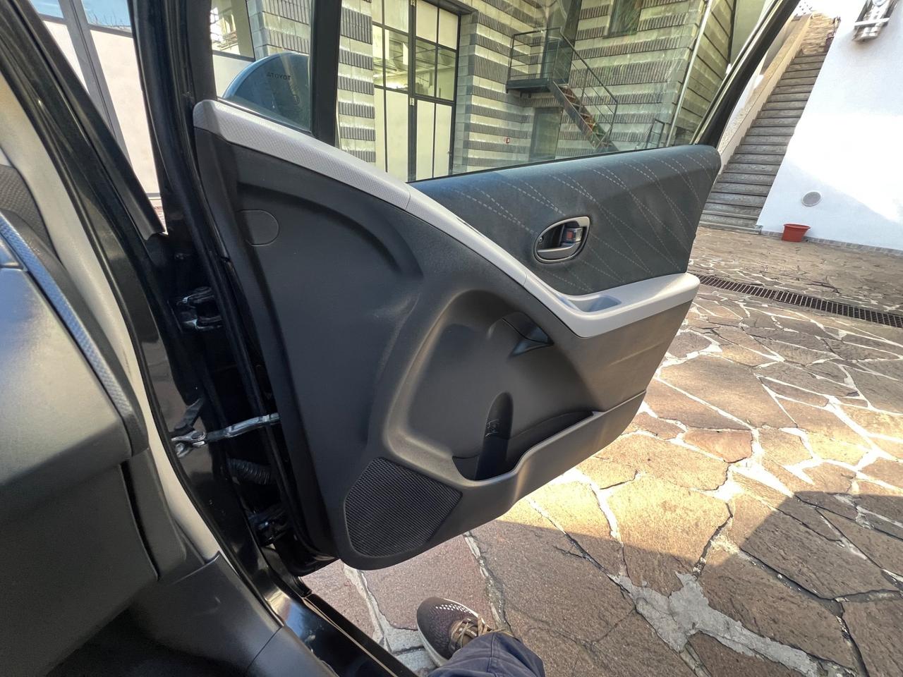 Toyota Yaris 1.0 5 porte Sol