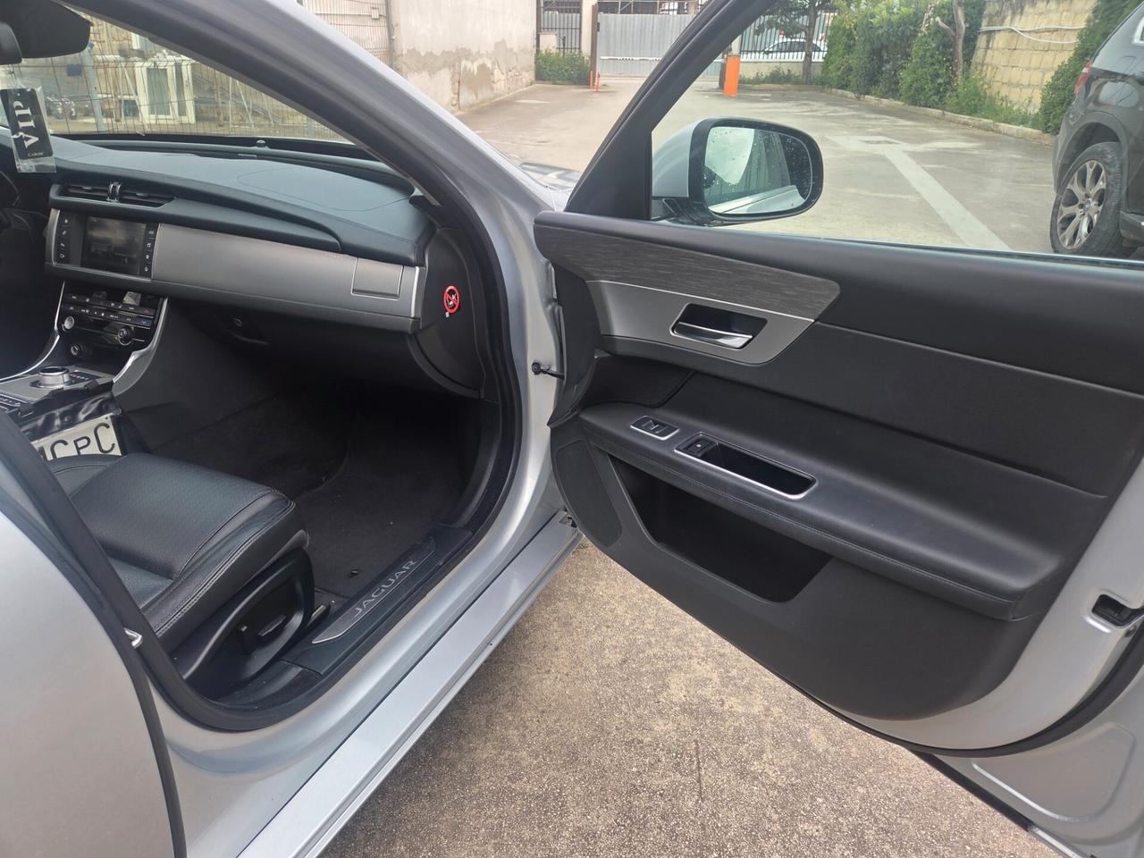 Jaguar XF 2.0 D 180 CV aut. Portfolio