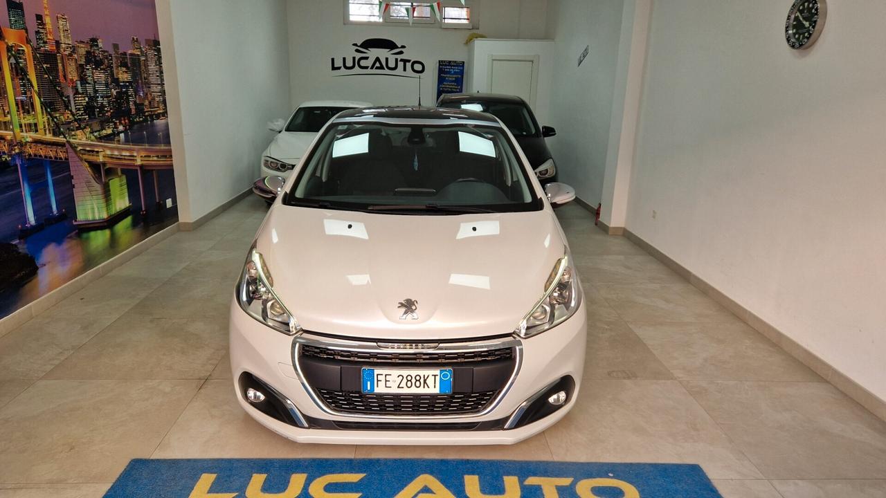 Peugeot 208 tetto panoramico