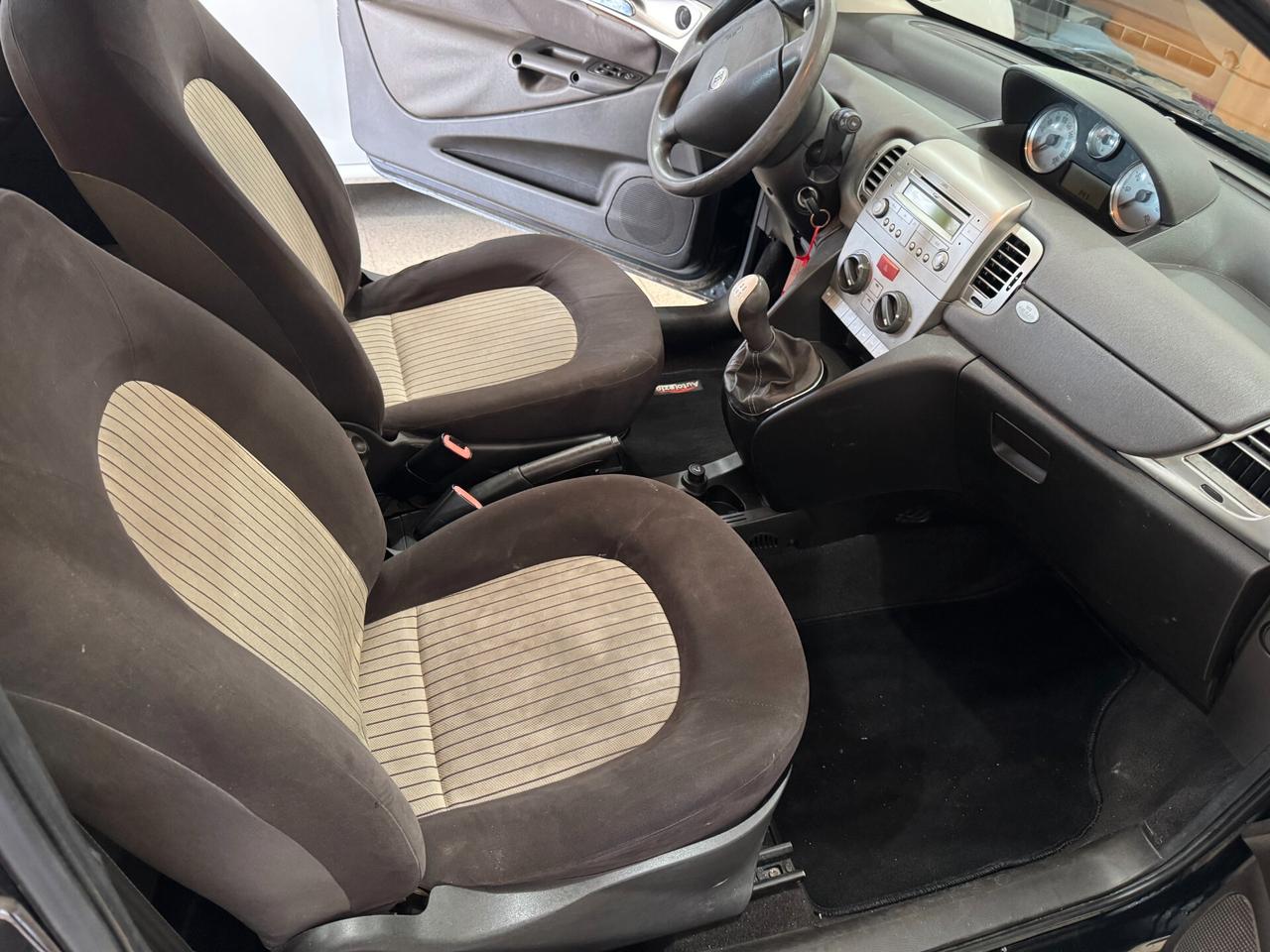 Lancia Ypsilon 1.3 MJT 90 CV Platino OK NEOPATENTATI