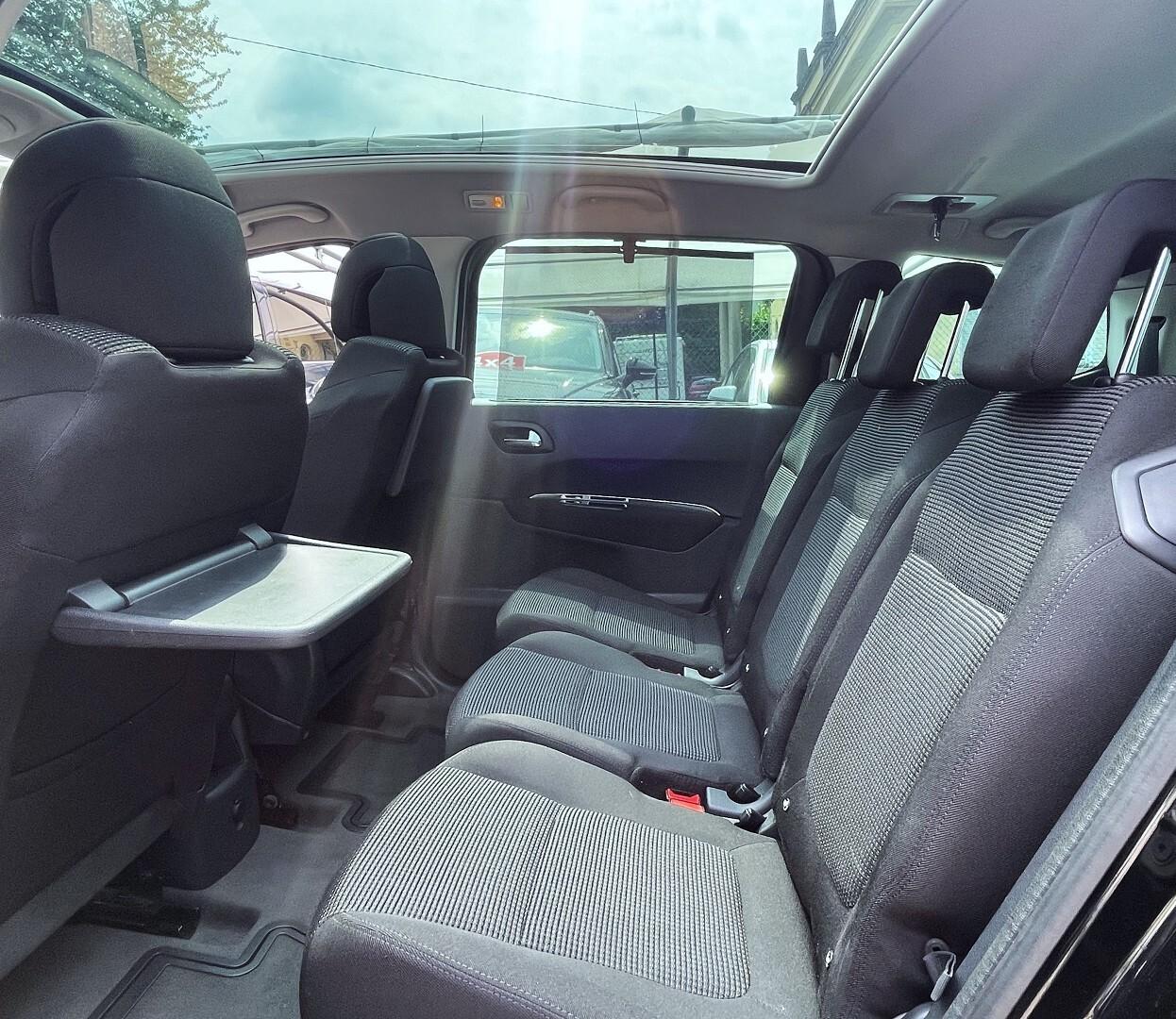 Peugeot 5008 1.6 Hdi - 7 Posti - Tetto Panoramico