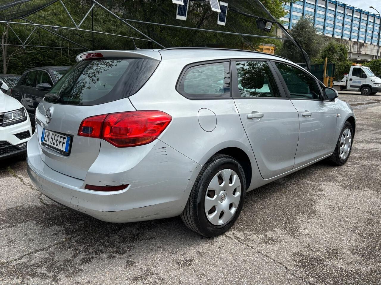 Opel Astra 1.4 100CV Sports Tourer Cosmo ok Neopatentati