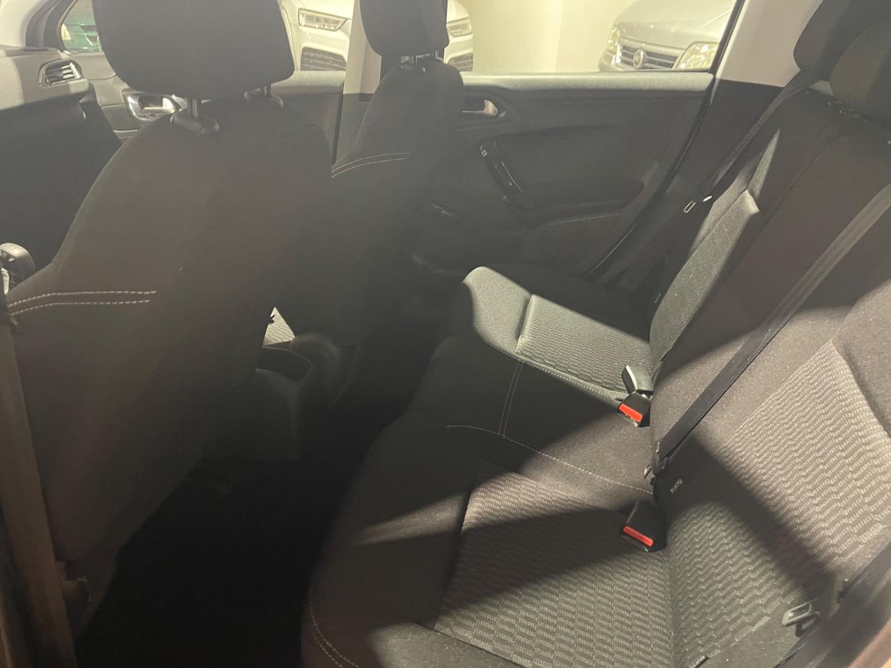 Peugeot 208 PureTech 82 5 porte Allure SI NEOPATENTATI