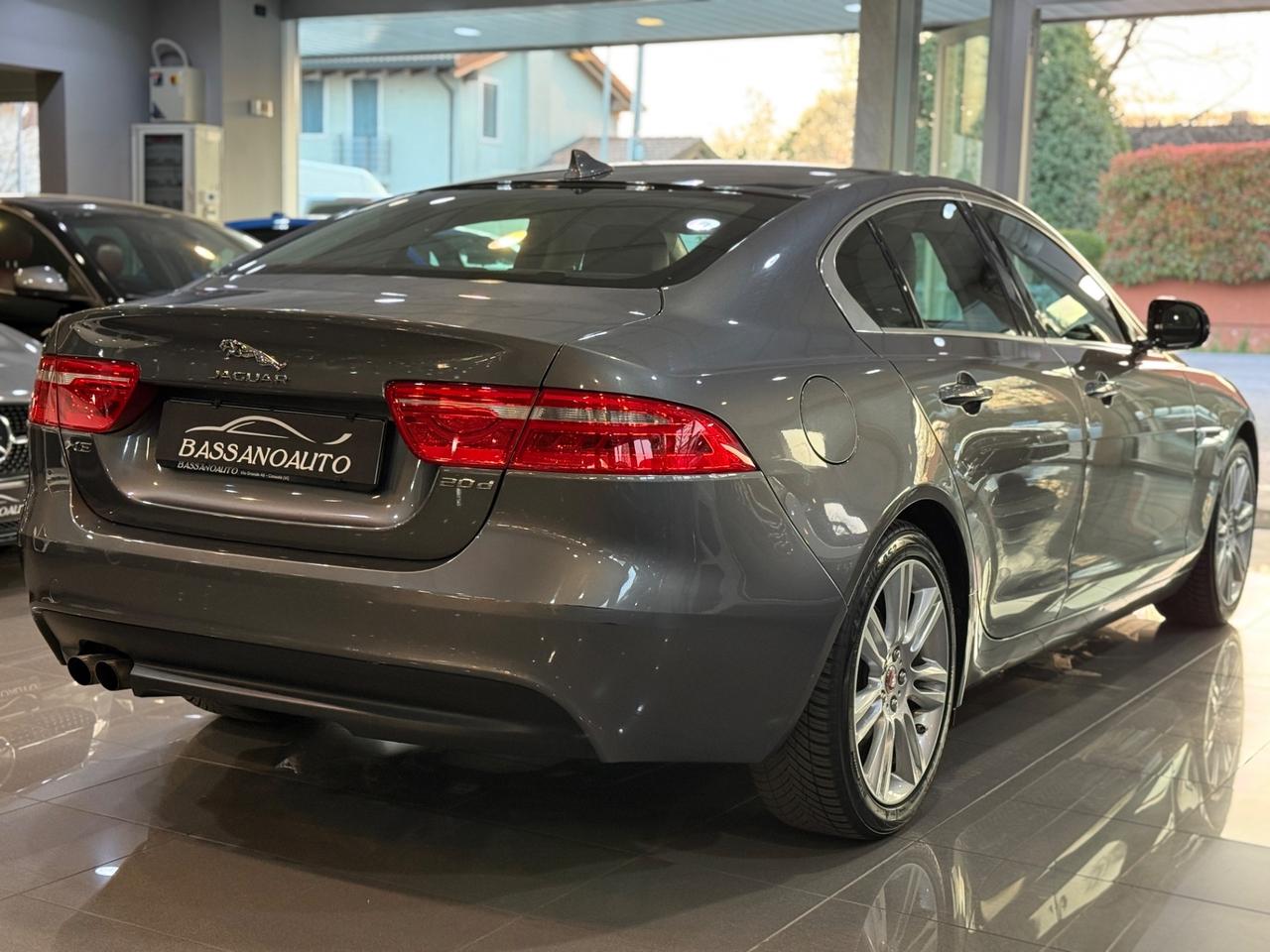 Jaguar XE 2.0 D Turbo 180CV aut. Pure Business Edition