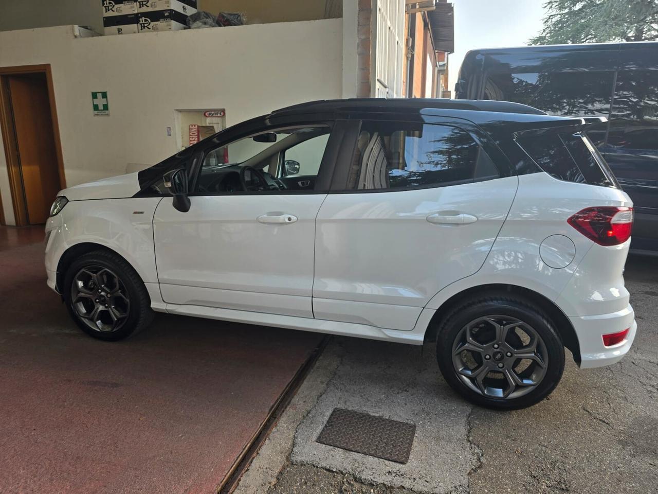 Ford EcoSport 1.0 EcoBoost 125 CV Start&Stop aut. ST-Line Black Edition rata da 145 mese